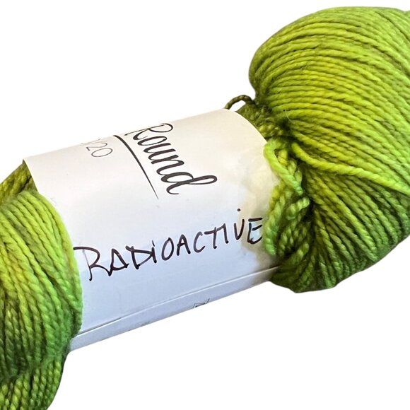 Spun Right Round SW Sock Yarn 80% Merino 20% Nylon 400 Yards Radioactive Green - Picture 2 of 3